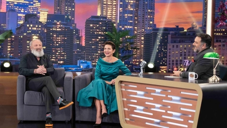 Ταμίλα Κουλίεβα και Γρηγόρης Καραντινάκης στο «The 2Night Show»