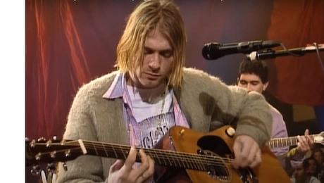Κερτ Κομπέιν στη σκηνή του MTV Unplugged