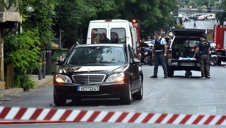 Επίθεση στον Λουκά Παπαδήμο