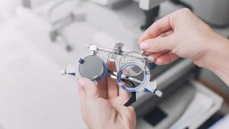 Οφθαλμίατρος