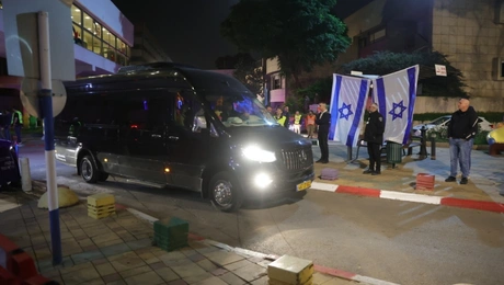 Έλευση οχήματος με ομήρους στο Ισραήλ