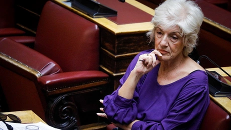 Η Σία Αναγνωστοπούλου στη Βουλή