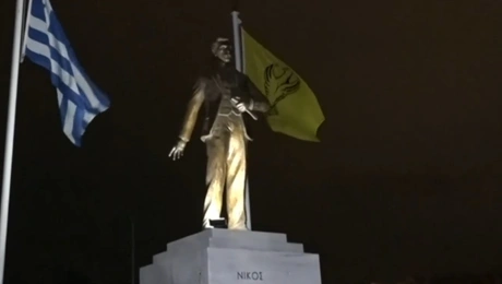 Το άγαλμα του Νίκου Καπετανίδη