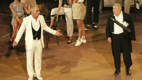 Ο Σταμάτης Γαρδέλης και ο Τάσος Χαλκιάς σε θεατρική παράσταση