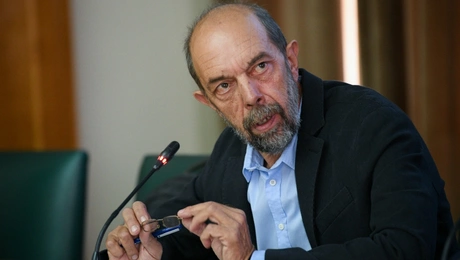 Ο Νίκος Μπελαβίλας