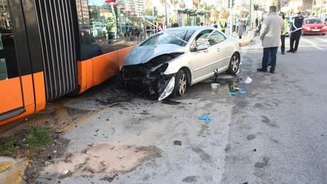 palaio-faliro-troxaio-tram