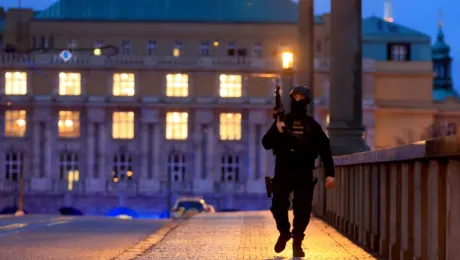 Ισχυρή αστυνομική παρουσία στην Πράγα, μετά το μακελειό στο Πανεπιστήμιο