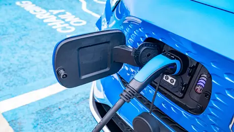 Τα ηλεκτρικά αυτοκίνητα γίνονται όλο και περισσότερα στην Κίνα