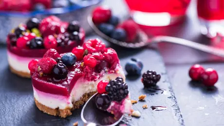 Σπιτικό cheesecake με μελομακάρονα
