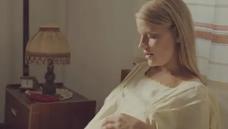 Η Δανάη Μιχαλάκη ως Υπατία στη σειρά «Η Παραλία»