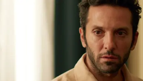 Η Παραλία: Ο Χάρι σε σκηνή της σειράς