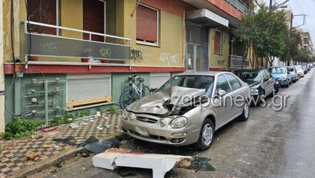 Χανιά: Αποκολλήθηκε κομμάτι από μπαλκόνι και διέλυσε αυτοκίνητα