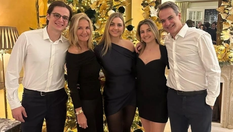 Ο Κυριάκος Μητσοτάκης με την οικογένειά του