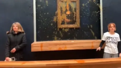 Διαδηλώτριες πέταξαν σούπα στη Μόνα Λίζα