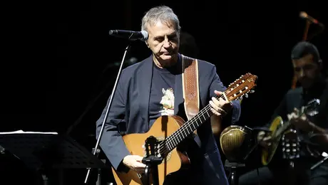 Ο Γιώργος Νταλάρας