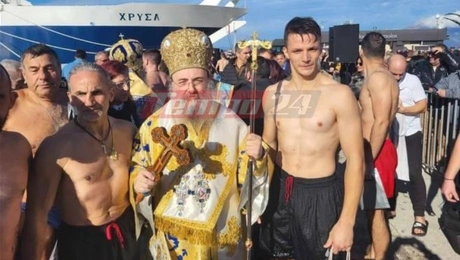 Φοιτητής έπιασε τον Τίμιο Σταυρό στην Πάτρα