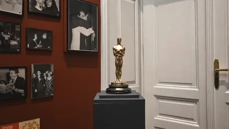 Το χρυσό αγαλματίδιο της Κατίνας Παξινού.