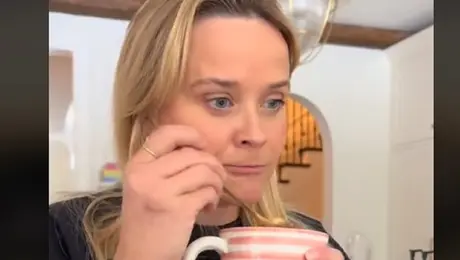 Η Ριζ δοκιμάζει το ρόφημά δικής της έμπνευσης