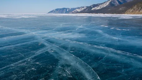 Η παγωμένη λίμνη Βαϊκάλη