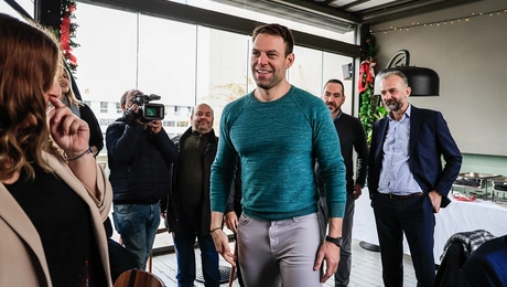 Ο Στέφανος Κασσελάκης και δημοσιογράφοι