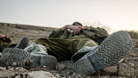 Στρατιώτης