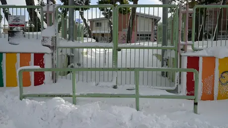 Σχολείο με χιόνια