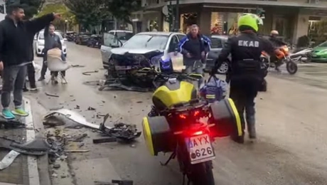 Το σκηνικό του τροχαίου μετά τη σύγκρουση