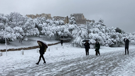 Χιόνια στην Αθήνα, κάτω από την Ακρόπολη