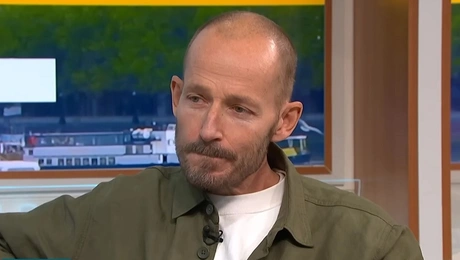 Ο παρουσιαστής Jonnie Irwin