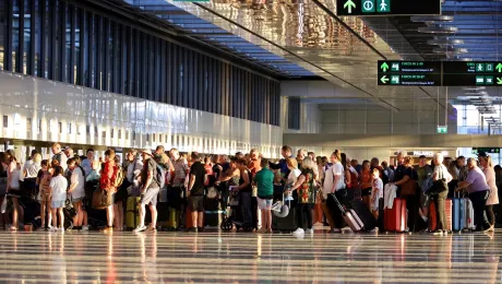 Επιβάτες σε αεροδρόμιο