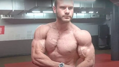 Ο αυστηρά σαρκοφάγος bodybuilder