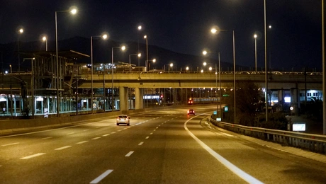 Δρόμος στην Αθήνα νύχτα