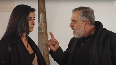 Η Γη της Ελιάς: Ξένια και Δημοσθένης