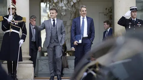 macron mitsotakis.jpg