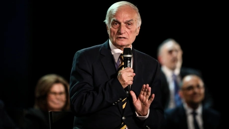 Μανώλης Μαυρομάτης