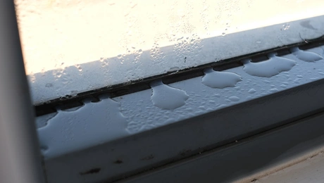 Υγρασία σε παράθυρο