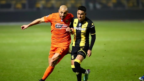 Φάση από τον αγώνα Άρης - ΑΕΚ