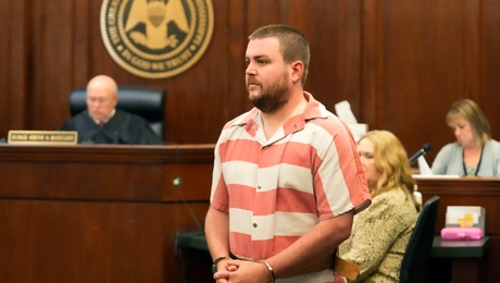 Ένας από τους κατηγορούμενους αστυνομικούς που βασάνισαν Αφροαμερικανούς