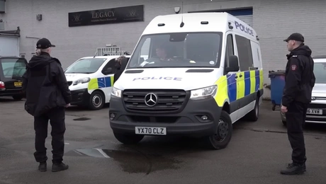 Η επιχείρηση της αστυνομίας στις εγκαταστάσεις του γραφείου κηδειών