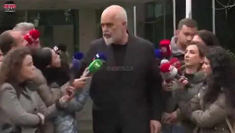 Ο Έντι Ράμα χτυπάει δημοσιογράφο