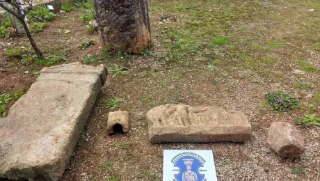 Βρέθηκαν αρχαία έξω από εκκλησία στην Κόρινθο