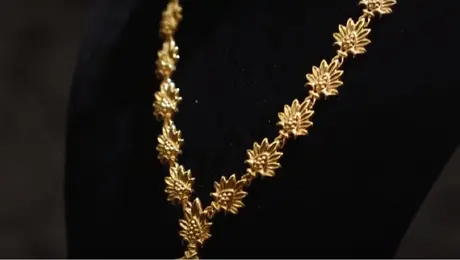 Το σπάνιο χρυσό κολιέ