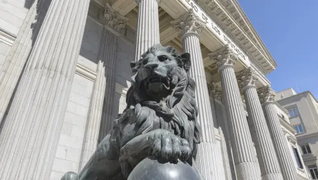 Άγαλμα λιονταριού στο ισπανικό κοινοβούλιο, Μαδρίτη