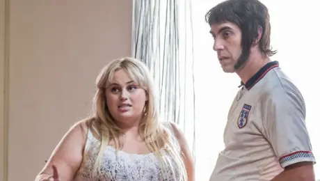 Η Ρέμπελ Γουίλσον και ο Σάσα Μπάρον Κόεν στην ταινία «The Brothers Grimsby»