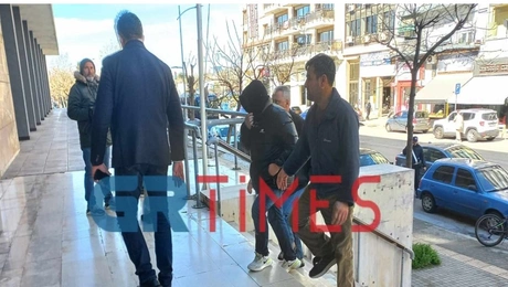 Στον ανακριτή ο 55χρονος που μαχαίρωσε τον μάγειρα για το κοντοσούβλι