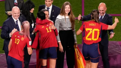 Ο Λούις Ρουμπιάλες, μετά τη νίκη της Εθνικής Ισπανίας στο Μουντιάλ