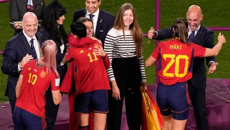 Ο Λούις Ρουμπιάλες, μετά τη νίκη της Εθνικής Ισπανίας στο Μουντιάλ