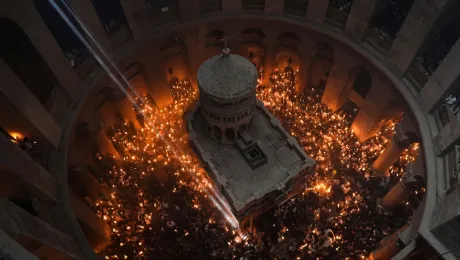 Ο Πανάγιος Τάφος στην Ιερουσαλήμ κατά την τελετή Αφής του Αγίου Φωτός