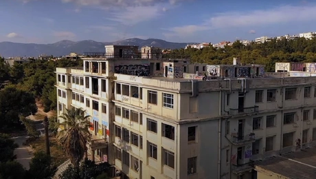 Το εγκαταλελλειμμένο Α' Θεραπευτήριο του ΙΚΑ