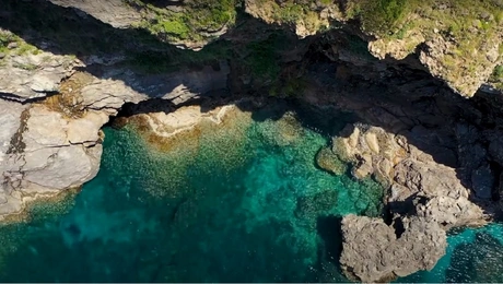 Η κρυφή παραλία